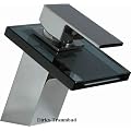 Elegante Wasserfall Armatur mit schwarzem Glas