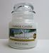 Yankee Candle� Housewarmer, kleines Glas
Duft: Clean Cotton
Duftbeschreibung: In der Sonne 
getrocknete Baumwolle mit einem Duft von Gras und wei�en Blumen und einem Hauch von Zitrone.
Inhalt: 
104g
Brenndauer: ca. 25-40 Stunden
1 Docht
- Lebensechte D�fte, die halten und halten
- Aus 
erlesensten Zutaten hergestellt, unter anderem reine, nat�rliche Extrakte
- in Amerika hergestelltes 
Qualit�tsprodukt
- jeder Docht wird per Hand gerade gezogen, damit er garantiert zentriert ist und 
optimal brennt
YANKEE CANDLE� - diese Marke steht f�r aussergew�hnliche Qualit�t und h�chste 
Anspr�che.
Hochwertige Duftkerzen und Raumduftprodukte sowie au�ergew�hnliche und mit viel Liebe zum 
Detail gefertigte Accessoires f�r Ihr Zuhause - lassen Sie sich �berzeugen.
Profi-Tipp: Jars 
(Gl�ser) brennen gleichm�ssiger ab, wenn Sie z.B. Illuma Lids (Deckel, die die Zugluft verringern) 
verwenden; zugleich erzielen Sie eine l�ngere Brenndauer. Dekorativ aufwerten k�nnen Sie diese 
Duftkerzen mit den entsprechenden Jar Shades (Schirme) und Jar Plates (Platten), die den 
beschriebenen Effekt ebenfalls erzielen.
