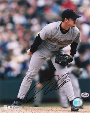 Roy Oswalt Autographed/Hand signed Houston Astros 8x10 Photo