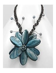 Flower Coconut Wood Dyed Mother of Pearl Necklace
