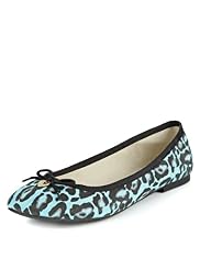 Slip-On Animal Print Heart Charm Pumps