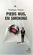 Pieds nus, en smoking