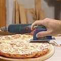 PIZZA BOSS 3000 Pizzaschneider in Form einer Kreiss�ge Nr 1672