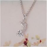 Pendentif Dauphin et zircon. En cadeau nous vous offrons la boite &agrave; bijoux ! Pendentif femme &eacute;l&eacute;gant et raffin&eacute;