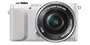 Sony NEX-3NLW - C�mara EVIL de 16.0 Mp (pantalla de 3.0", objetivo(s) 16-50mm f/3.5, zoom �ptico 3.0x, estabilizador de imagen �ptica) color blanco - kit con tarjeta SD 8 GB y funda LCS-EMC