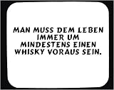  : Mauspad mit Man muss dem Leben immer um mindestens einen Whisky voraus sein. Dekoration