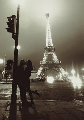 Paris Rendevouz Couple Kissing, Eiffel Tower Art Poster Print - 16x20 Art Poster Print, 16x20