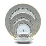 Review Vera Wang  / Vera Wang Holly Wreath Cake Stand, Footed 10,5 in./5-01196-8522