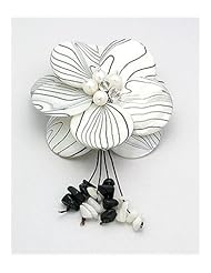 Flower Cotton Waxed Thread Dyed Mother of Pearl Brooch