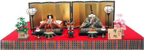 Cover image : 秀光オリジナル限定品 雛人形衣装着親王平飾りセット 帯地反物を京人形として昇華させる技量は紫雲がピカ一！しかもこの価格は限定です