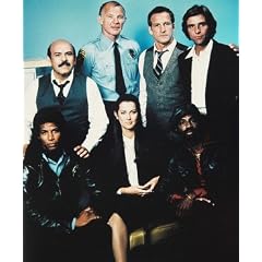 VERONICA HAMEL AS JOYCE DAVENPORT, ED MARINARO AS OFFICER JOE COFFEY, DANIEL J. TRAVANTI AS CAPT. FRANK FURILLO FROM HILL STREET BLUES #1 - IN FARBE - Filmfoto - (Poster) PLAKATE - 25x20" (60x50cm)