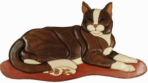 A Woodworking Plan to Scrollsaw Your Own Intarsia Lying Cat