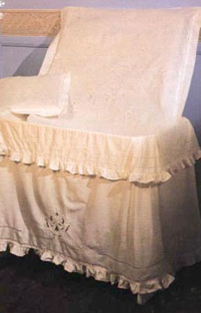 Chantilly Bassinet Cover