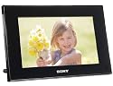 Sony DPF-D72N/B Bilderrahmen (17,8 cm (7 Zoll) LC-Display, 1GB interne Speicher, SD Kartenslots, USB 2.0) schwarz