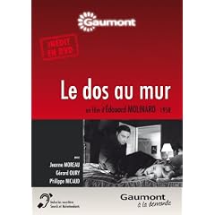 Le dos au mur