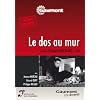 Le dos au mur