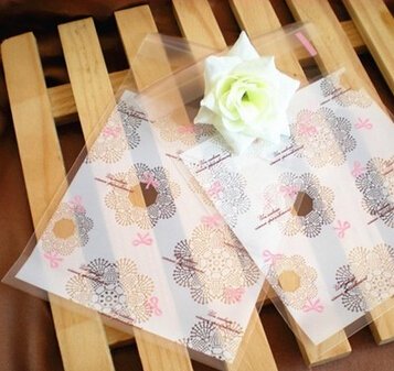 ONOR-Tech 100 PCS Lovely Cute Bowknot OPP Self Adhesive Cookie Bakery Candy Biscuit Roasting Treat Gift DIY Plastic Bag (Snowflake + Bowknot Design)