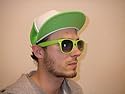 ATZEN CAP in weiss / neon-gruen KOMPLETT MIT ATZENBRILLE im 
"Wayfarer Style" in gruen mit dunklen Gläsern