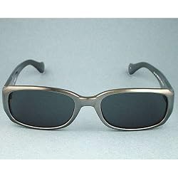 GUESS Sunglasses with Shiny Gray Plastic Frames and Smoke Lenses. Model GU 164