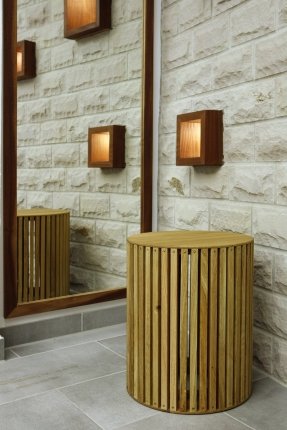 Badhocker / Beistellhocker aus Eiche - von LogInDesign