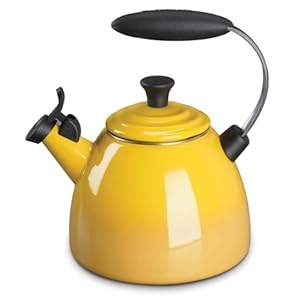 Le Creuset 1.5 Quart Halo Tea Kettle