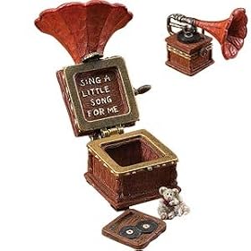 Boyds Treasure Box Edison's Victrola with Spin McNibble and Friend BO392173