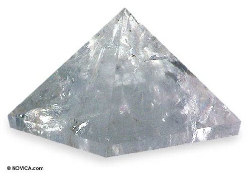 Quartz pyramid White Energy