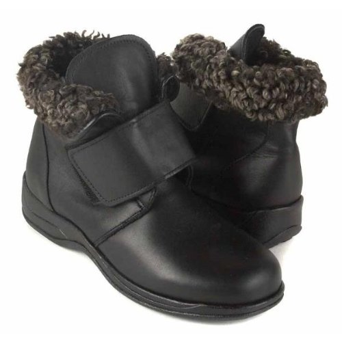 Maxine Of Canada Womens Strap Boot