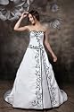 Hochzeits-shop-hamburg WD0901 Schulterfreies Brautkleid mit Schnürung u. Schleppe bestickt