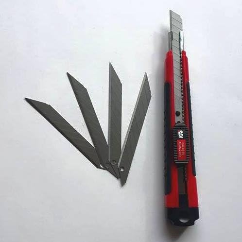 DSI Snap-off Utility Knife with 4 Set of Mesa 0.38 Mm Heavy Duty