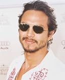 BENJAMIN BRATT 8x10 COLOUR PHOTO