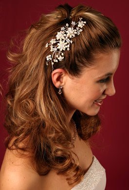 Avant-Garde Comb: Three Prominent White Enamel Flowers Adorned By Rhinestone Centers and pretty pearls