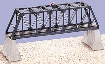 lionel trus bridge wtih flasher and piers 027
