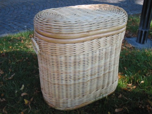 Wäschekorb,Wäschetonne in ovaler Form aus Rattan