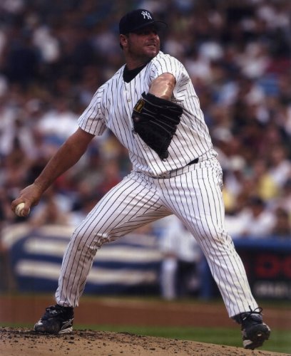ROGER CLEMENS NEW YORK YANKEES 8X10 SPORTS ACTION PHOTO (H)