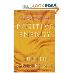 Positive Energy: 10 Extraordinary Prescriptions for Transforming Fatigue, Stress and Fear into Vibrance, Strength, and Love (Random House Large Print (Cloth/Paper))
