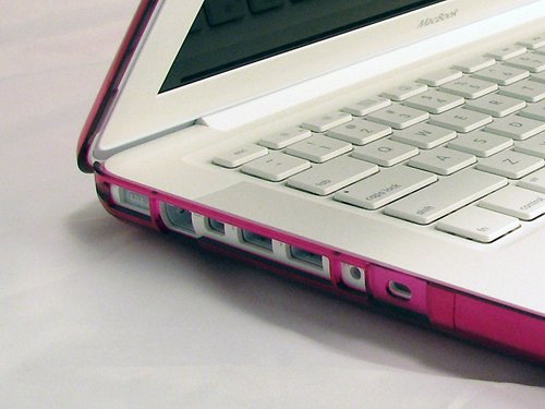 igluit 13" Fuchsia (Hot Pink) Hard Case (For Unibody White Macbook), Hardshell Cover, 13 inch Case, Snap on Cover