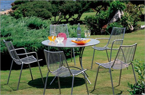 Emu ER904/ER150/ER151 Classic Round Table and Ala Chair Patio Set