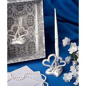 Interlocking hearts design wedd
