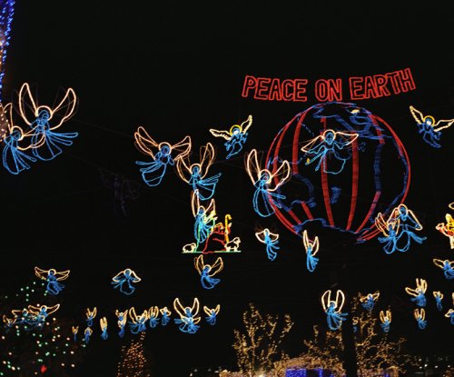 Cover image : Merry Christmas, America！: Megawatt Displays Across the U.S.A.