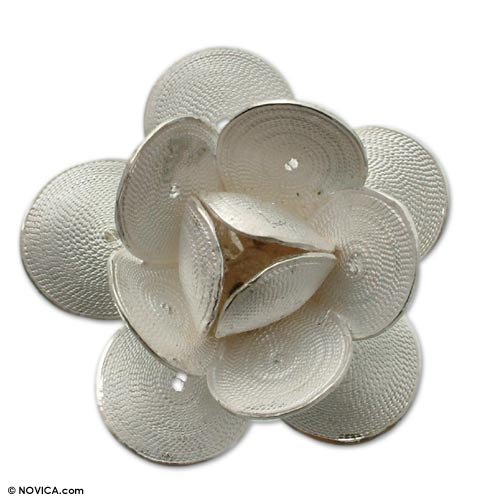 Brooch 'Symbol to Love' 1.3 W 1.3 L
