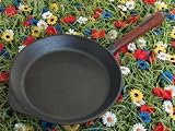 SKEPPSHULT Bratpfanne 24 cm Gusseisen mit Holzgriff – 0240T