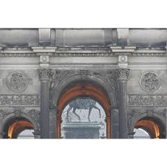 Poster 60 x 40 cm - "Statue of King John in rain through Zwinger triple archway." von David Borland / Lonely Planet Images - auch in anderen Gr��en und als Leinwandbild erh�ltlich