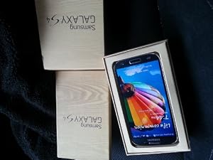 Samsung Galaxy S IV/S4 GT-I9500 Factory Unlocked Phone - International Version (Black)