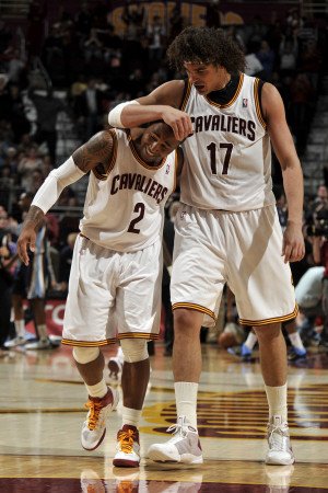 Memphis Grizzlies v Cleveland Cavaliers: Mo Williams and Anderson Varejao Photographic Poster Print by David Liam Kyle, 8x12