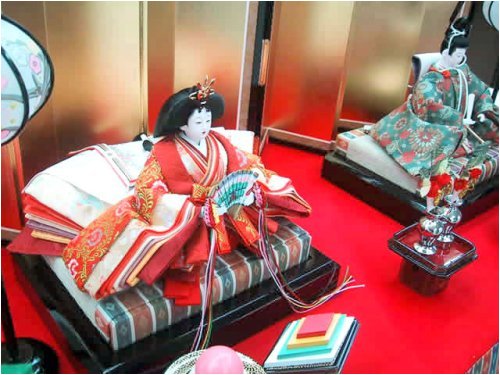 Cover image : 秀光オリジナル限定品 雛人形衣装着親王平飾りセット 帯地反物を京人形として昇華させる技量は紫雲がピカ一！しかもこの価格は限定です
