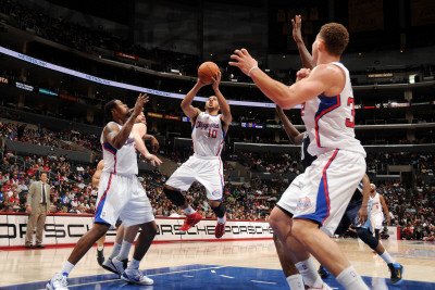 Memphis Grizzlies v Los Angeles Clippers: Eric Gordon Photographic Poster Print by Noah Graham, 28x42
