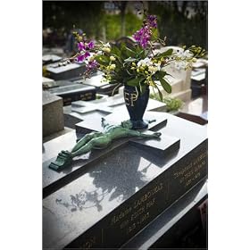 photographie Edith Piaf's grave, Pere Lachaise Cemetery. est disperible en (L x H): 20 x 30 cm de...