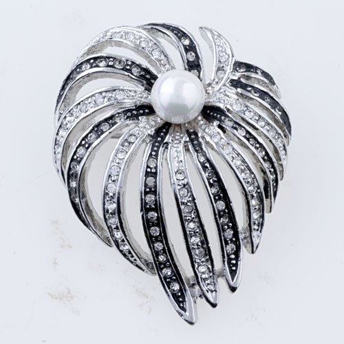 Vintage Pearl Flower Brooch