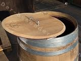 Details zu "Regentonne, Weinfass Barrique aus Eiche 225 Liter inkl. Deckel mit Edelstahlgriff" Details zu "Regentonne, Weinfass Barrique aus Eiche 225 Liter inkl. Deckel mit Edelstahlgriff"